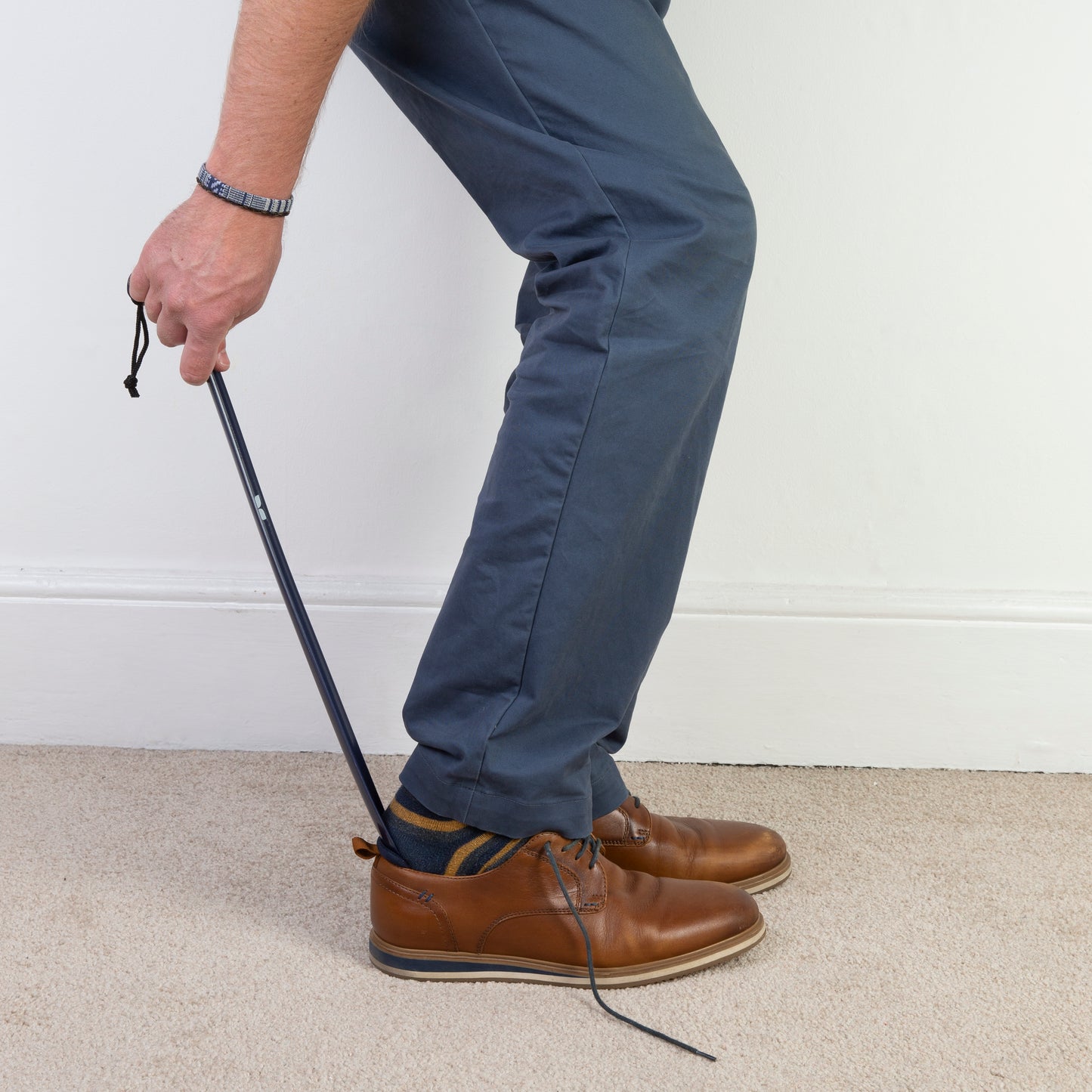Long Handled Shoe Horn in Navy 43cm