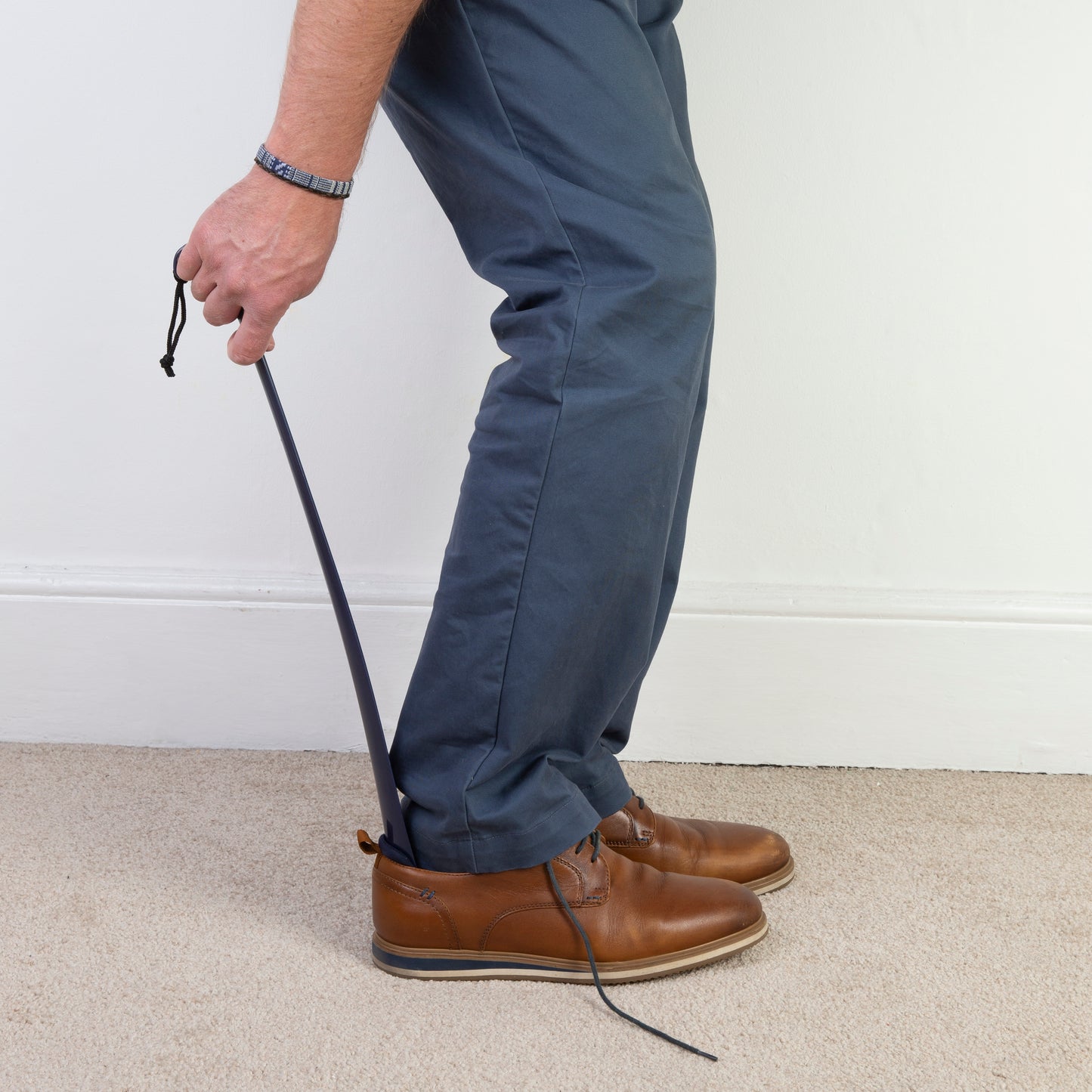 Long Handled Shoe Horn in Navy 43cm